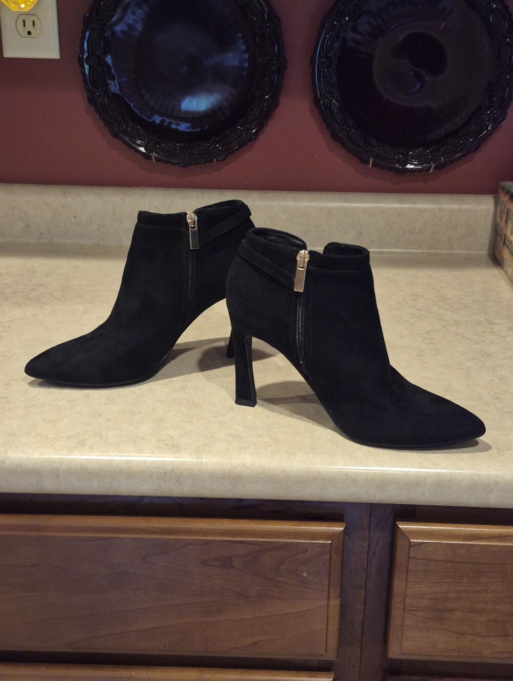 Unbranded Black Pointed-Toe Heeled Ankle Booties Size 7